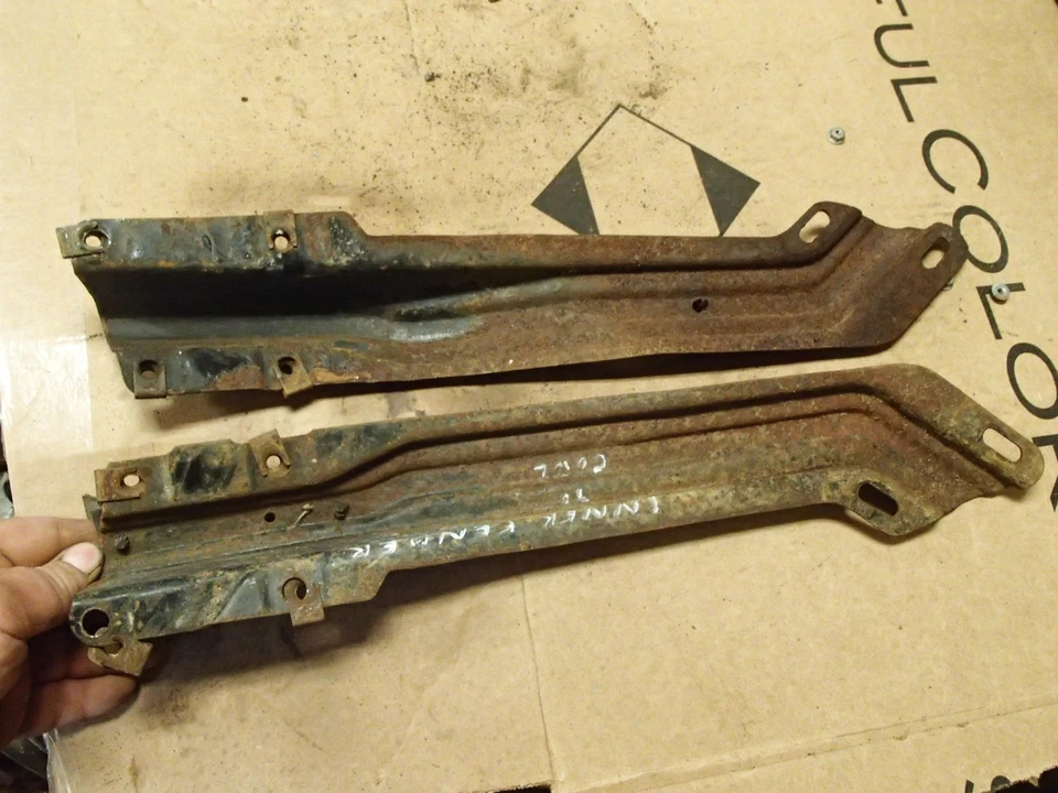 Кронштейны от переднего внутреннего крыла до капота 1967 Cadillac Deville Fleetwood - Изображение 3 из 3