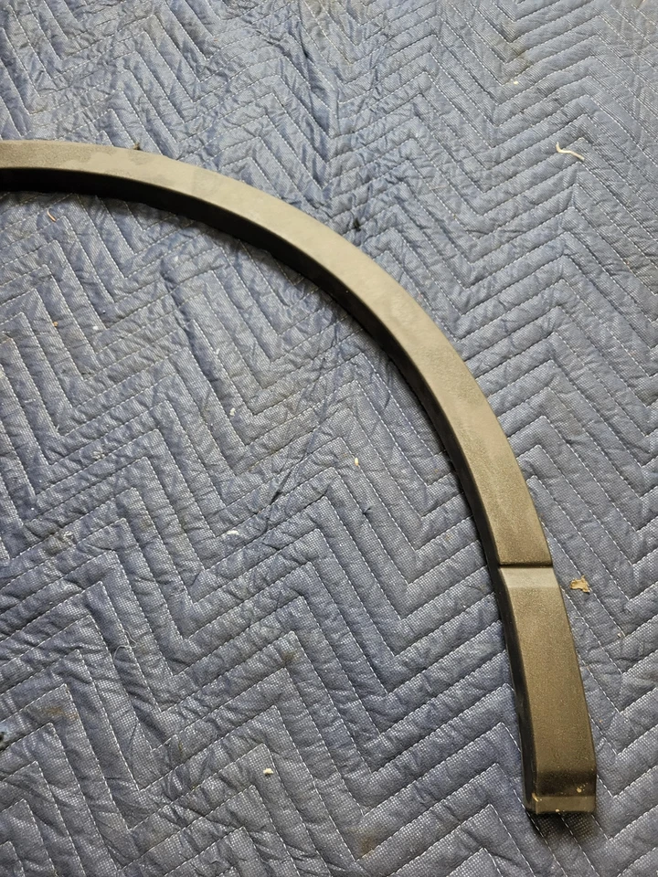 Lincoln Corsair 2020 LJ7B-291C20-ADW 2021-2023 moldura acampanada rueda trasera derecha Foto 4 de 4