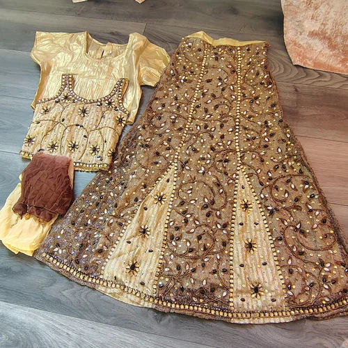 VETEMENTS vestiti asiatici