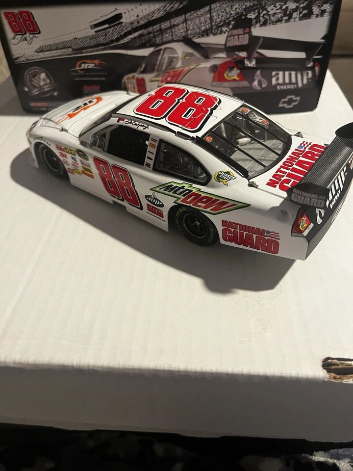 Dale Earnhardt Jr #88 The Dale Jr. основа 2009 Impala SS - Изображение 3 из 4