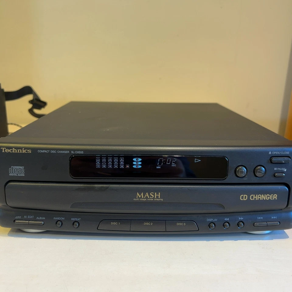 Technics SL-CH555 CD Changer MASH Multi-Stage Noise Shaping 3 Disc Player - Image 2 of 4