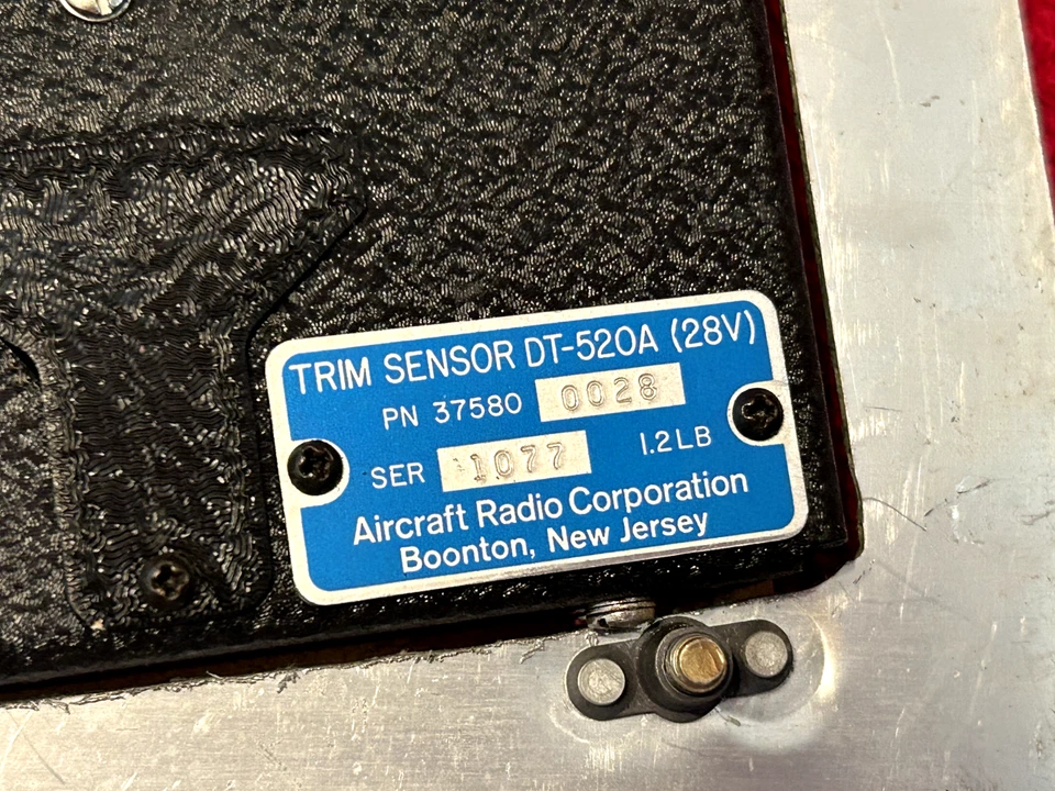 SENSOR DE AJUSTE ELEVADOR ARC 28V P/N DT-520A CESSNA Foto 2 de 4