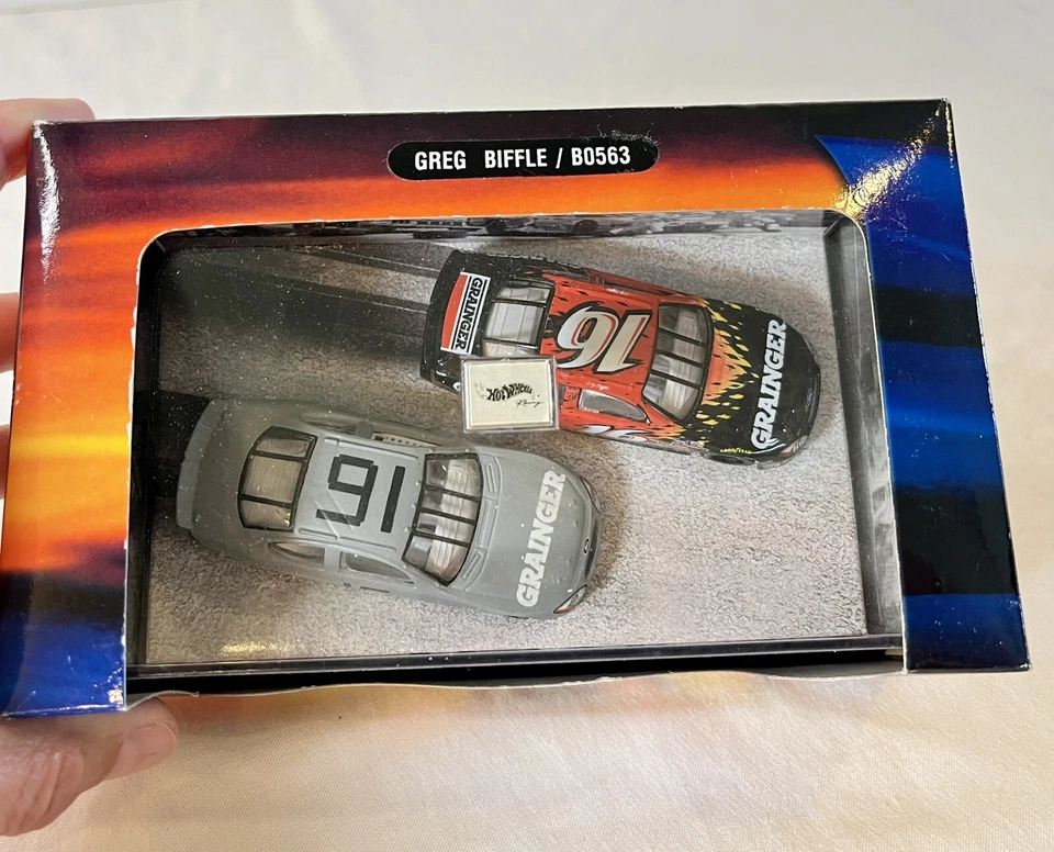 Coches Greg Biffle 16 Grainger 2002 1/64 Wrenchin’ And Racin’ NASCAR Hot Wheels Foto 3 de 3