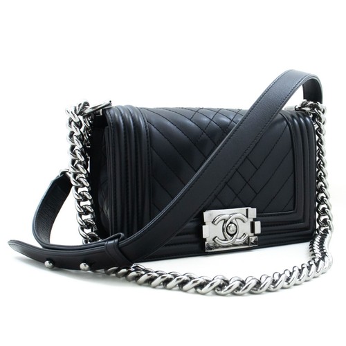p93 CHANEL Authentic Small Boy Chain Shoulder Bag Black Quilted Flap Calfskin