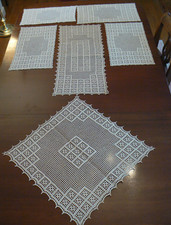 4 napperons napperon + 1 coureur + 1 nappe/coureur carte crocheté 6 objets vintage au total