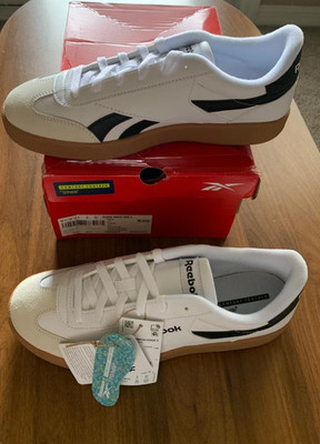 Reebok Unisex Smash Edge Sneaker-White- 7Mens-8.5Women.New.Slight box wear