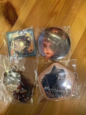 Identity V Set 4pc: Badges & Keychain, Mint, Hunter+Doctor+Postman