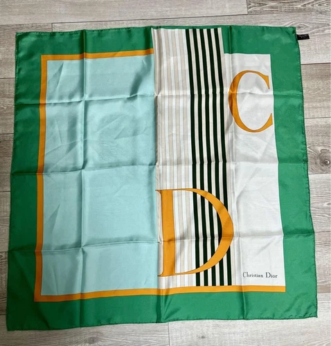 Christian Dior écharpe vintage en soie verte 29,5 x 29,5 pouces 100% soie