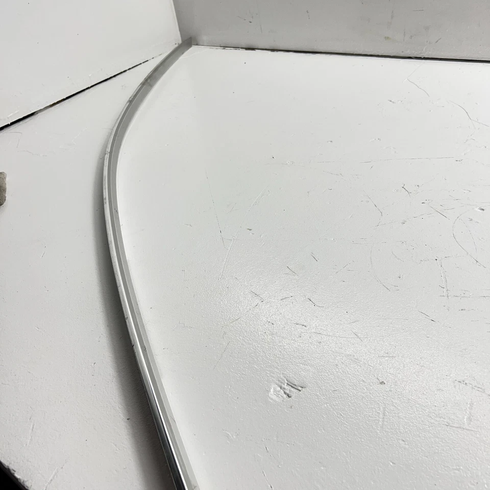 МОЛДИНГОВАЯ ЛЕНТА ДЛЯ КУЗОВА ПРАВОСТОРОННЕГО ПАССАЖИРА OEM AUDI A8 QUATTRO 2011-2016 - Изображение 3 из 4