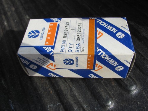 NOS New Holland 83939733 Light Bulb - Picture 2 of 5