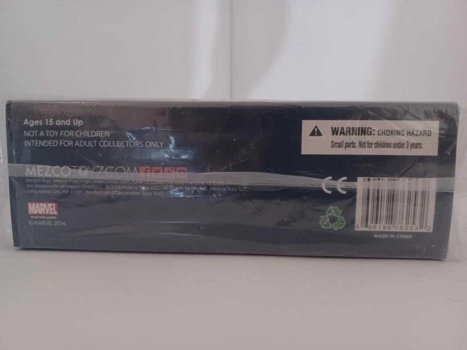 Mezco Toyz One:12 Collective PX Previews Exclusive Marvel Commander Rogers 2016 - Image 3 of 3