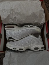 Nike Air Max Plus Men s Low Top Cushioned Sne...