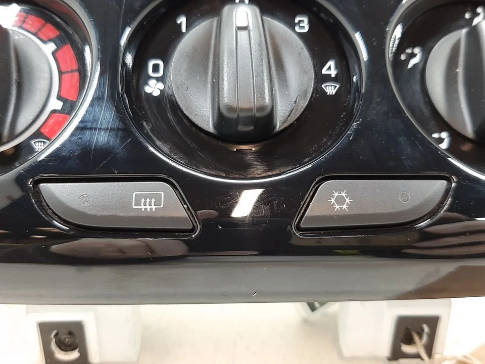 CHRYSLER Ypsilon Se 2013 Heater Control Panel 5n8500070 - Image 4 of 4
