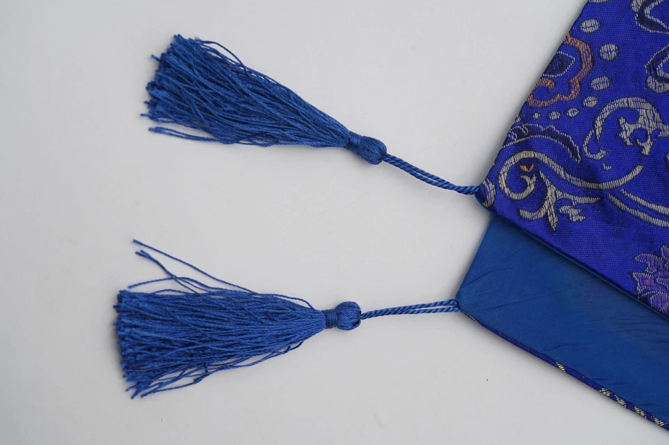 复古中国桌旗 78 英寸 x 13 英寸蓝色丝绸锦缎鱼,长寿,流苏 — 第 2/4 张图片