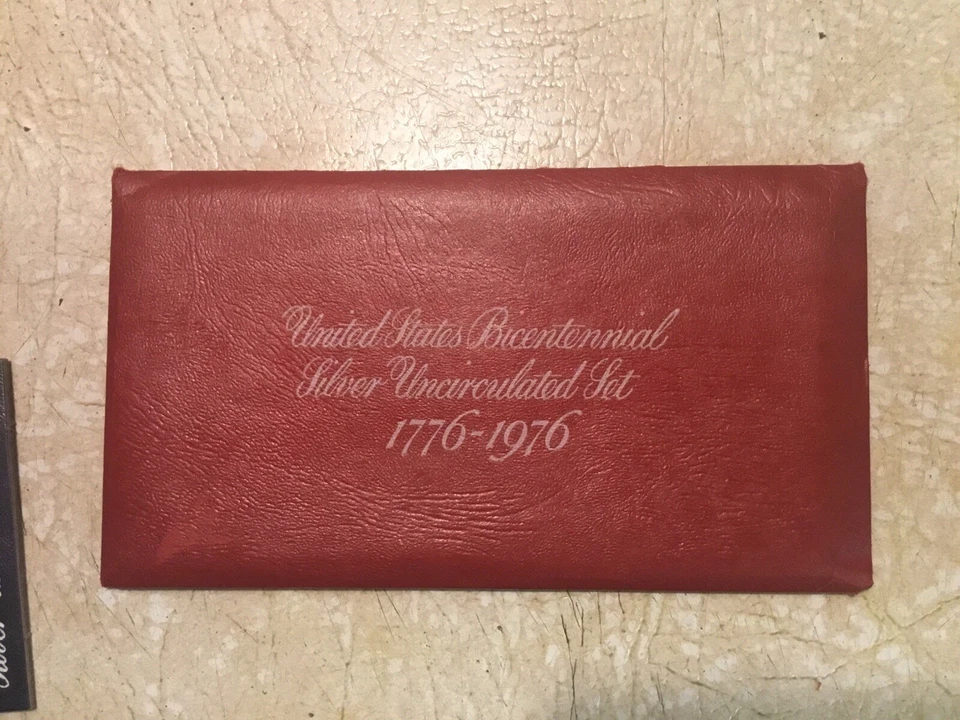 UNC 1776 -1976 US Bicentennial Silver Coin Set WW2 SILVER 5C 1/4# WORLD Coin Lot - Image 2 of 4