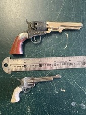 2 pieces, Marx Miniature Six Shooter Western Colt Revolvers