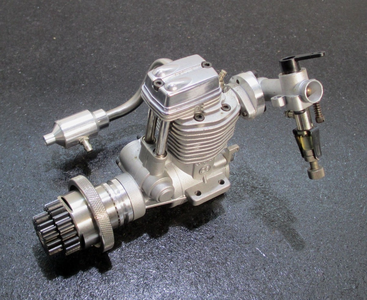 O.S. FS 26S-C 四ストロークエンジン O.S. FS-26S 4.41cc 4-stroke glow engine with muffler for 1