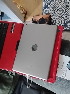 Apple iPad Tablet Silver Series Model , Used only Occasionally 1st. Generation 