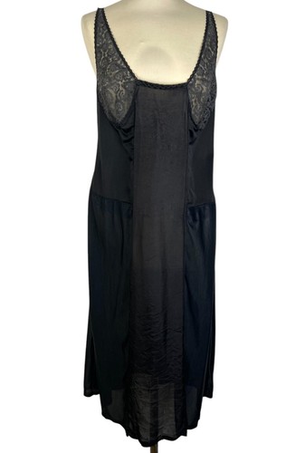 Vintage Full Slip for Women in Black with Feminine Lace cups - Size M/L - 第 1/10 張圖片