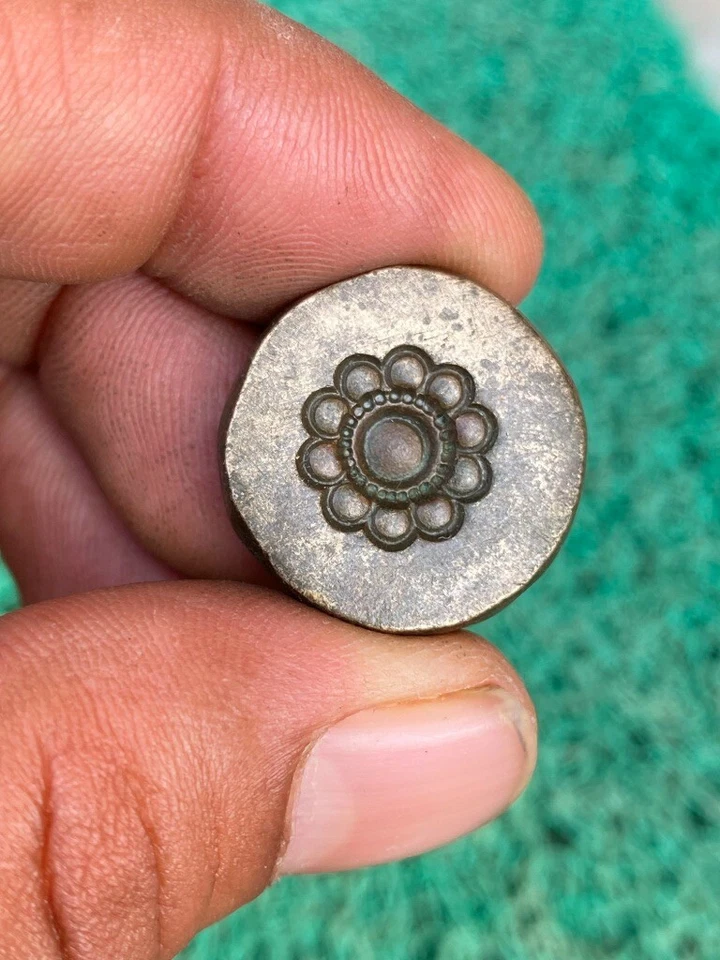 Anticuado Antiguo Bronce Tallado a Mano Fino Floral Figura Joyería Molde Troquel Foto 3 de 4