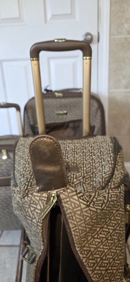 Juego de equipaje giratorio 4 piezas, facturado, equipaje de mano, lona con ruedas y personal Foto 2 de 4