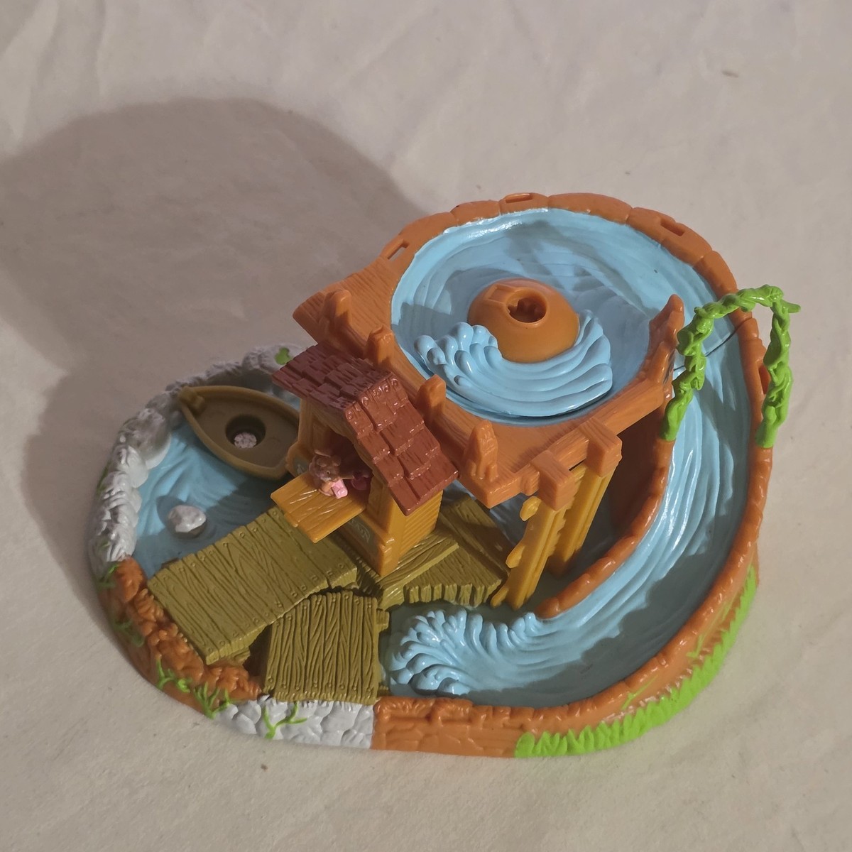 Disney Polly Pocket Keys to the Magic Kingdom Splash Mountain RARE