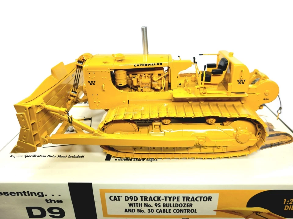 Caterpillar D9 Series D with Hyster D9A Winch First Gear 1:25 Scale #49-3060 New - Image 2 of 4