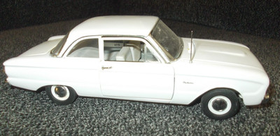 FRANKLIN MINT  1/24 SCALE 1960 FORD FALCON TWO DOOR - WHITE Excellent