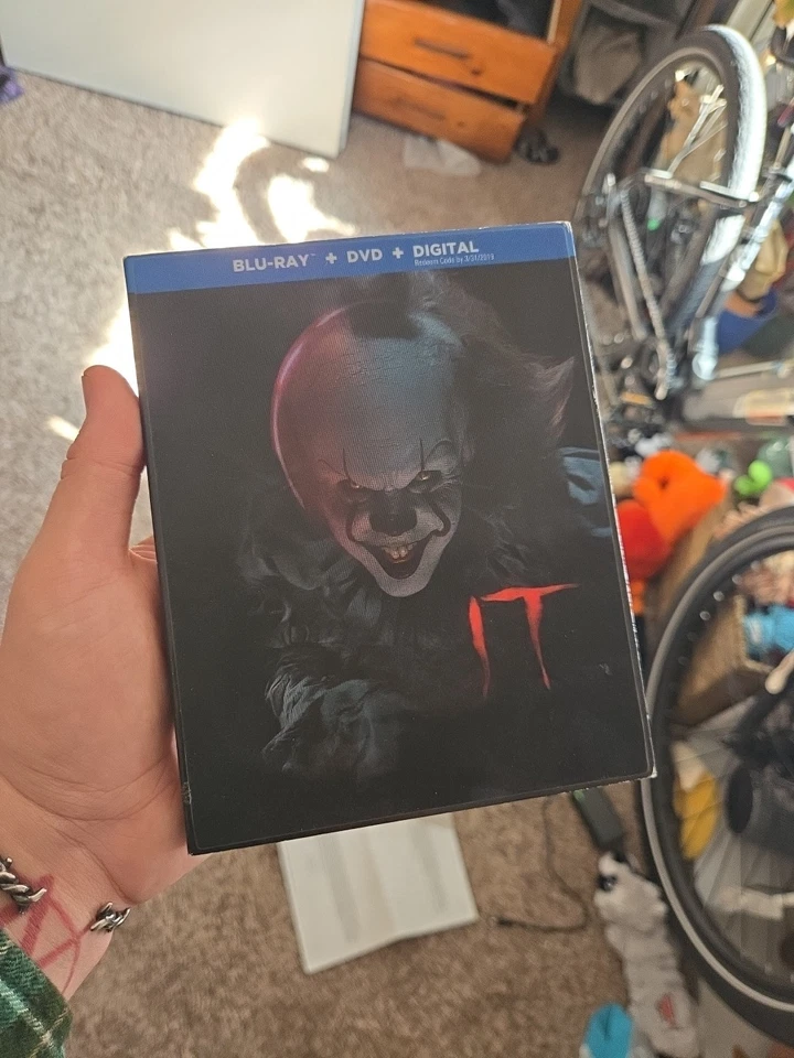 IT BLU RAY / DVD TARGET EXCLUSIVE LENTICULAR COVER POSTCARDS Foto 2 de 3