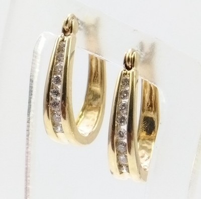 14K Gelbgold-Kanal eingestellt auf 0,25 ctw. Ovale Diamant-Creolen FZZ