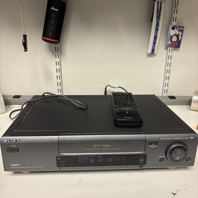 SONY SLV-761HF VCR With Original  Remote (read)