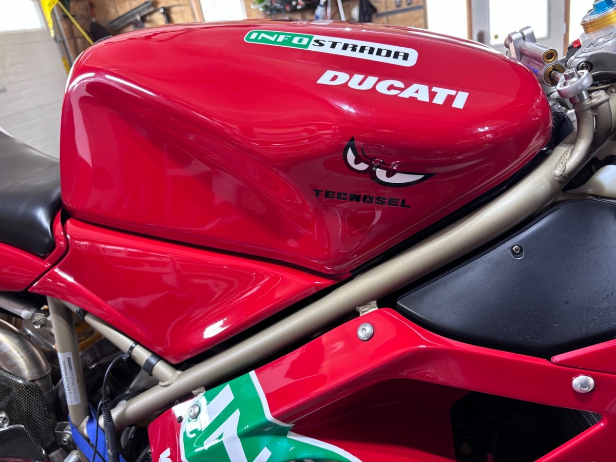 1998 Ducati 916 Motorcycle in Exceptional Condition ; Carl Fogarty