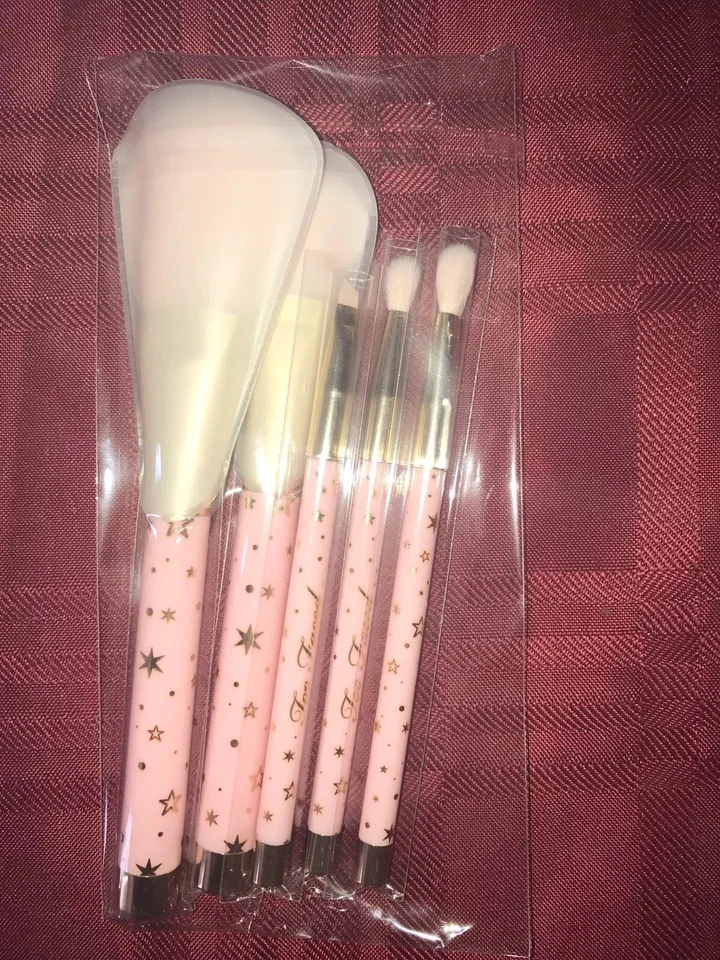 Too Faced Holiday 2018 Christmas Dreams Brush Set NEW - Image 4 of 4