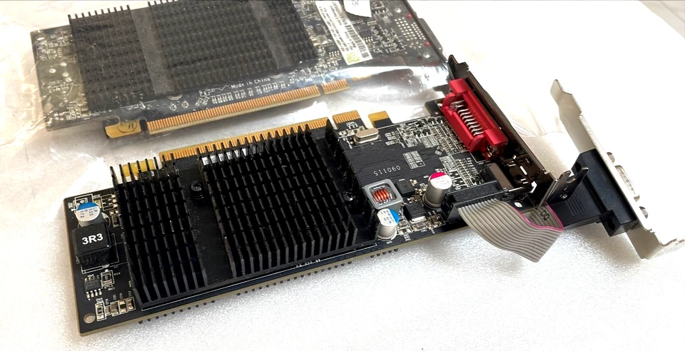 XFX ATI Radeon HD4350 512MB DDR2 DVI HDMI VGA PCI-E Video Graphics Card - Image 3 of 4