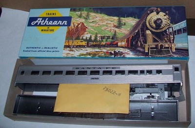Santa Fe Car 3150 Streamlined Coach KIT - HO Athearn #1811 in Original Box