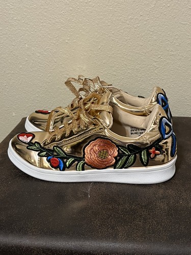 Chase + Chloe Celine Gold Rose’s SHINY Sneaker Embellished Size 8 NEW - Picture 2 of 7