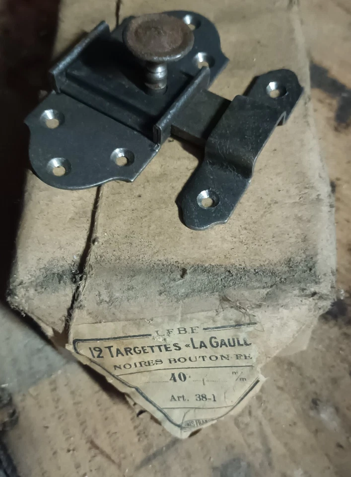 ancien verrou ou targette en fer forgé neuf de stock NOS 4x8,5 - Photo 1/4