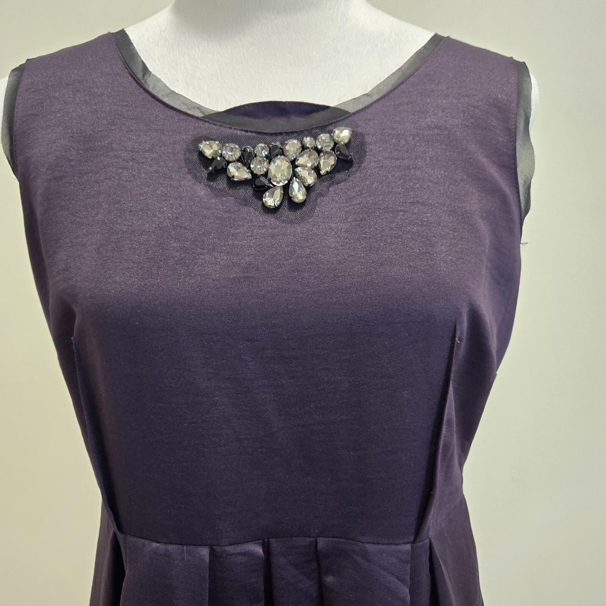 Simply Vera Cocktail Dress Size 12 Purple Sleeveless Sheath Satin Jeweled  View 2