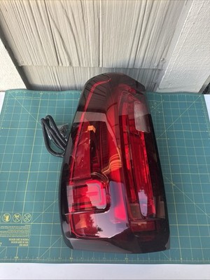 2019-2024 GMC Sierra 1500 Right LED Tail Light Signature 84968741 GM280131