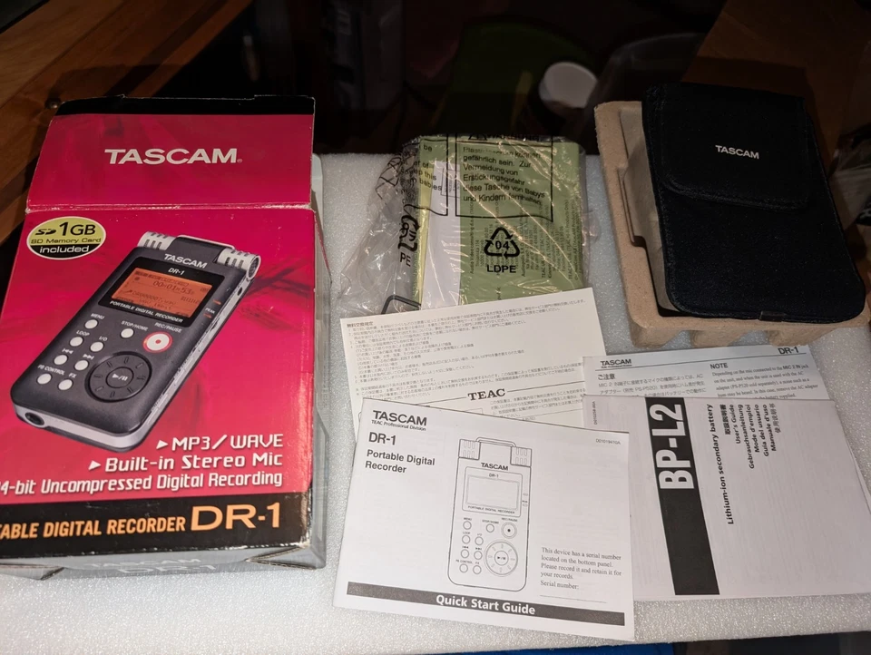 TASCAM DR-1 Portable Solid State Recorder Box Case Manual 1Gig Mem Card Battery - Image 3 of 4