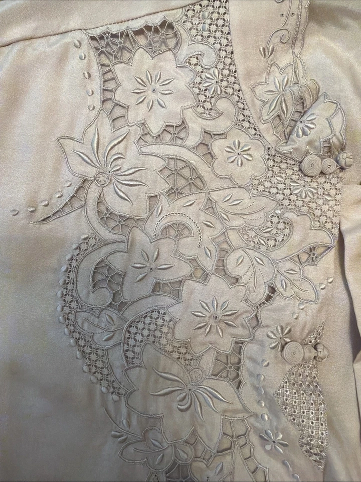 blusa de seda bordada vintage feita à mão Da Fui Gui - Imagem 4 de 4