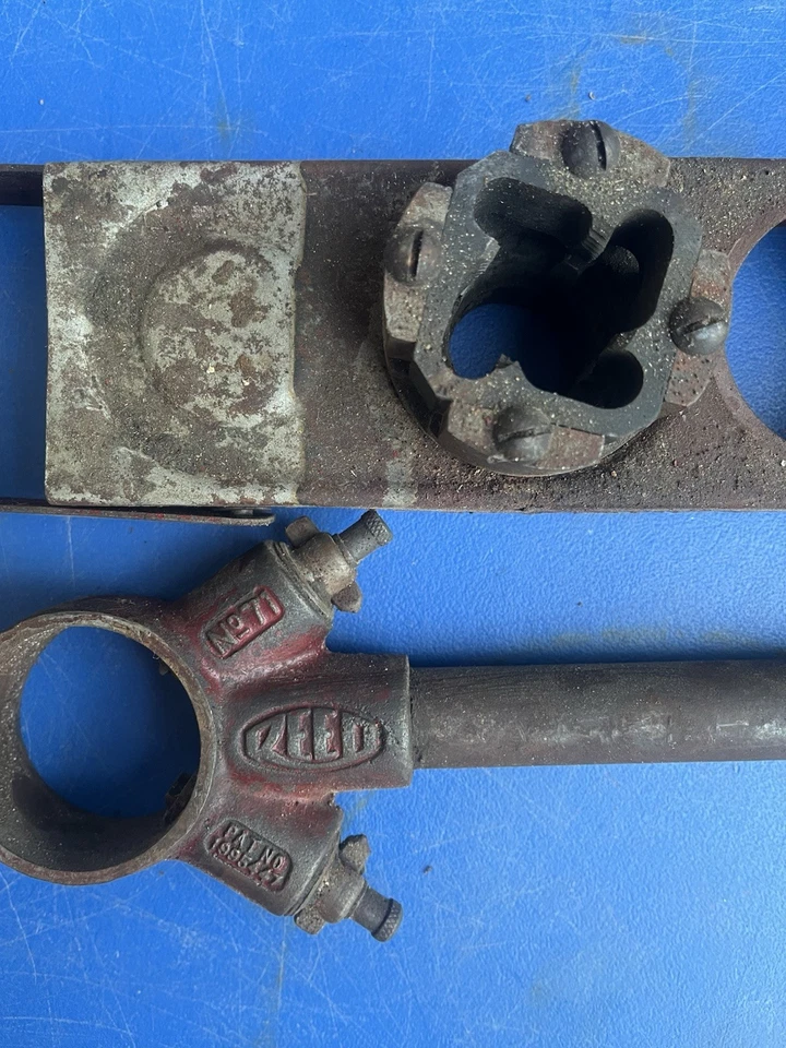 Reed No. 71 Pipe Threader w/ Handle & 4 Dies USA Erie PA Vintage Plumbing Tool - Image 4 of 4