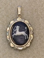 **HUGE SALE **VINTAGE "SAGITTARIUS" ZODIAC PENDANT. black/gld-NEW