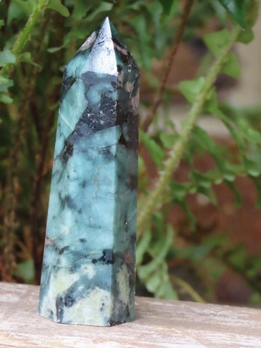 Polished Emerald Crystal Generator Brazil 96 Grams Loyalty & Harmony 90mm Tall - Picture 5 of 10