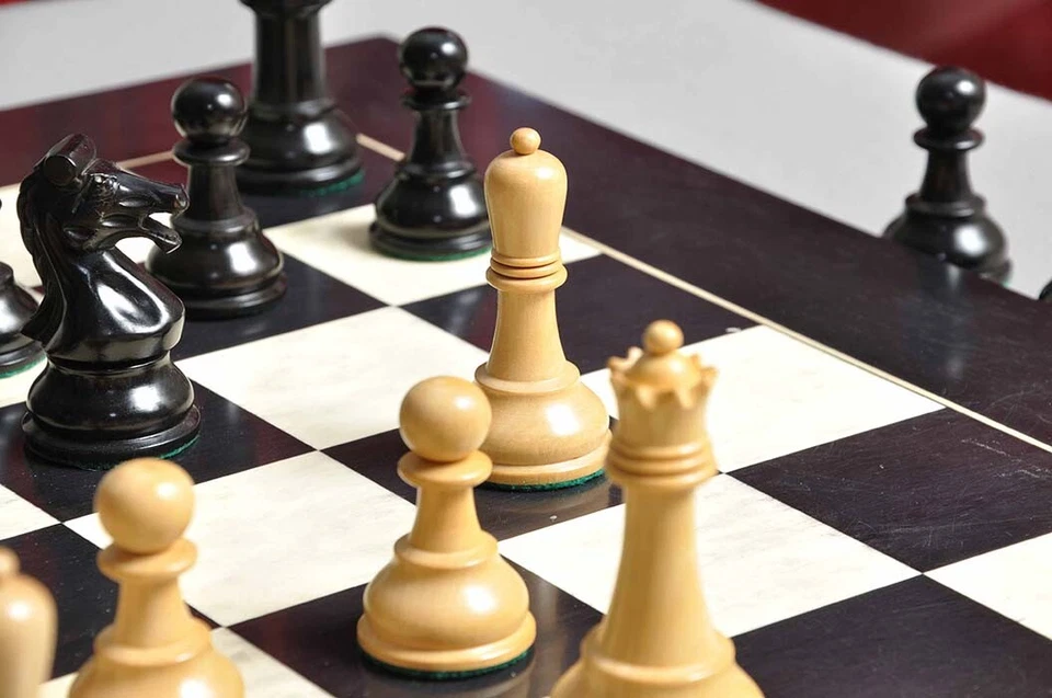 Reproduction Drueke Players Choice Chess Pieces - 3.75" King - Ebonized Boxwood - Image 3 of 4