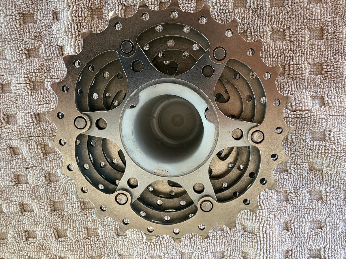 Shimano cassette Ultegra CS-6700 10-vitesses 12-25 dents box | Cycles Lüthi