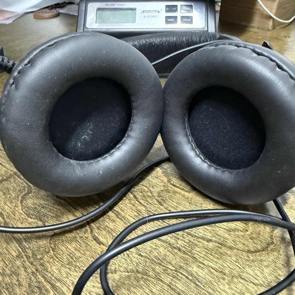 Tascam TH-02 Studio Headphones High-Quality Sound Comfortable Folding Wired - Image 3 of 4