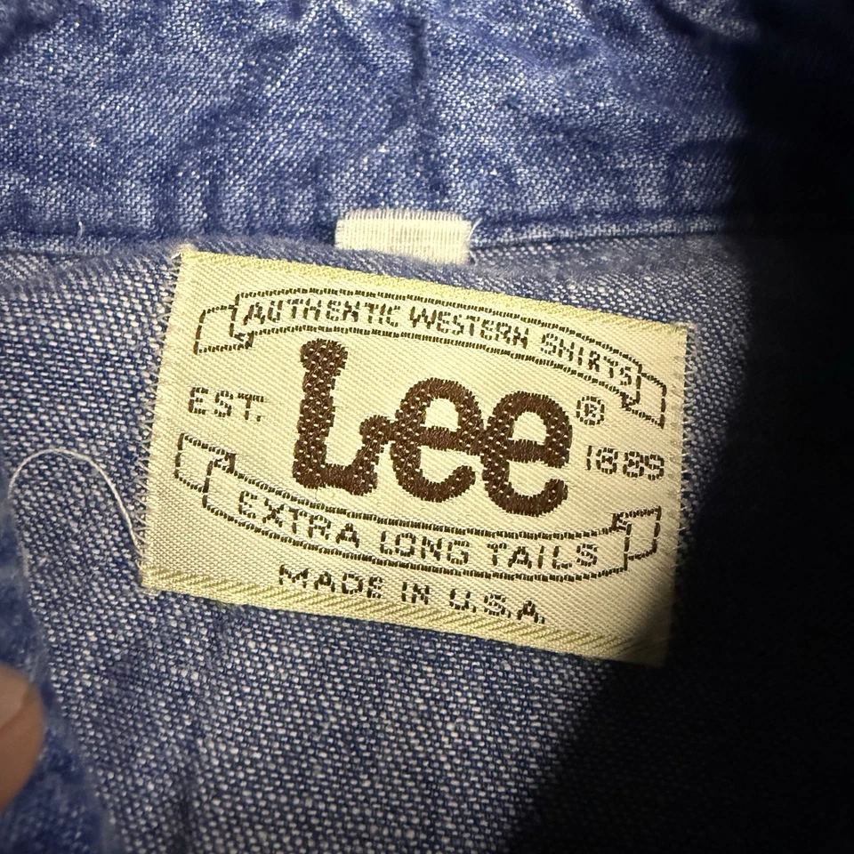 VTG Lee Men Medium 15.5x33 Denim Shirt Pearl Snap Western 70s Long Tails USA - Image 3 of 4