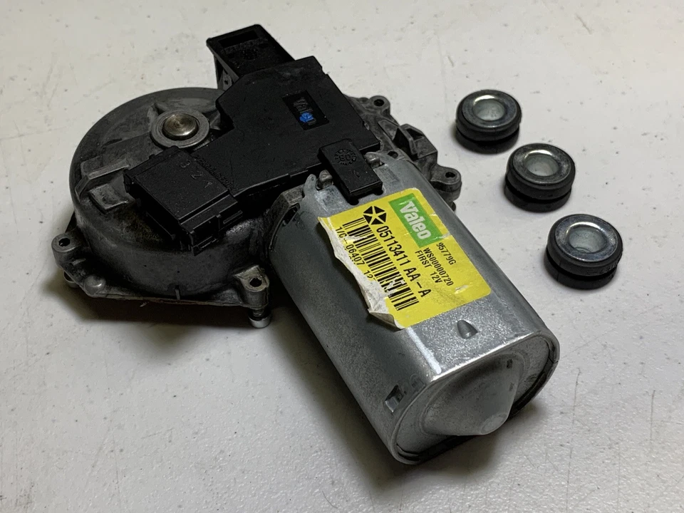 08-19 Gr. Caravan 12-15 Ram C/V 11-16 Town & Country Rear Wiper Motor #5113411AA - Image 2 of 4