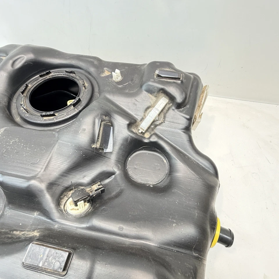 Chevrolet Malibu 2019-2025 tracción delantera tanque de depósito de combustible de gasolina con escudo térmico OEM Foto 3 de 4